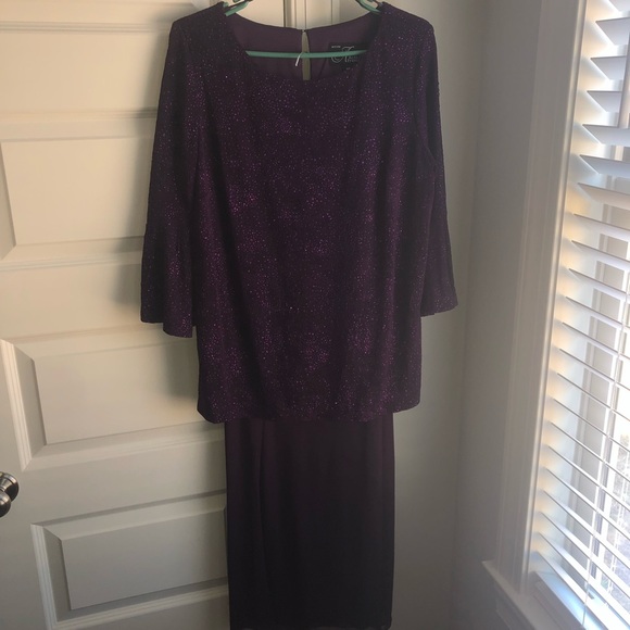 Stunning Plum 2 Piece Evening Set - Picture 3 of 3